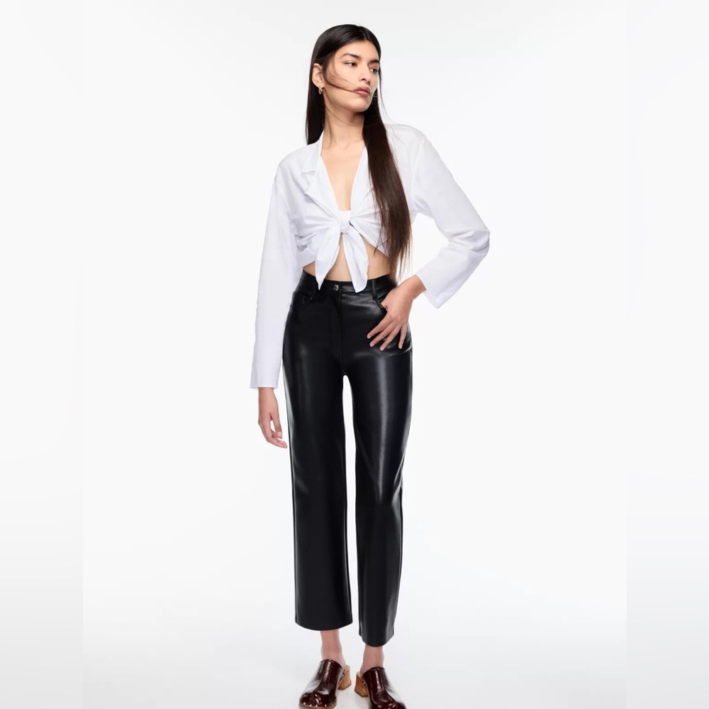 Wilfred The Melina Cropped Pant in Black. Size 4. In excellent condition.